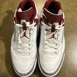 Jordan Spizike size 8

White/Team Red/Wolf Grey